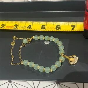 Woman’s bead adjustable bracelet